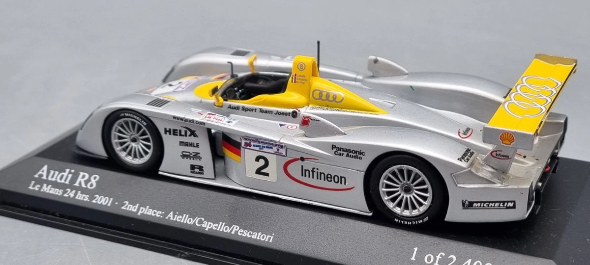 Modellautos 1:43 Minichamps Audi R8 24h Le Mans 2001 #2 1/2400 Vitrine