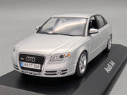 Modellautos 1:43 Minichamps Audi A4  3.2 Quattro 6-Gang Eissilber mit Dealer OVP