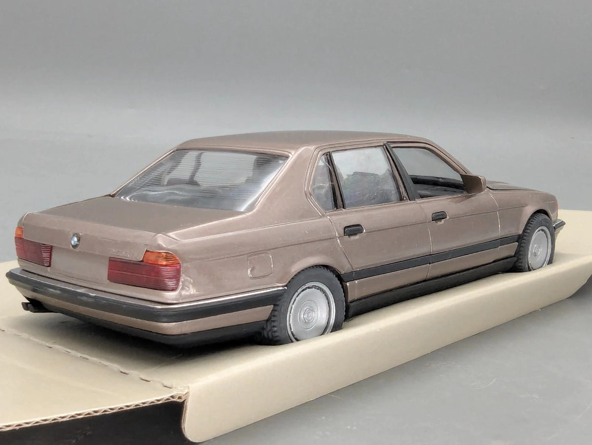 Modellautos 1:24 Schabak 1620 BMW 750iL Hellbraun Metallic mit OVP