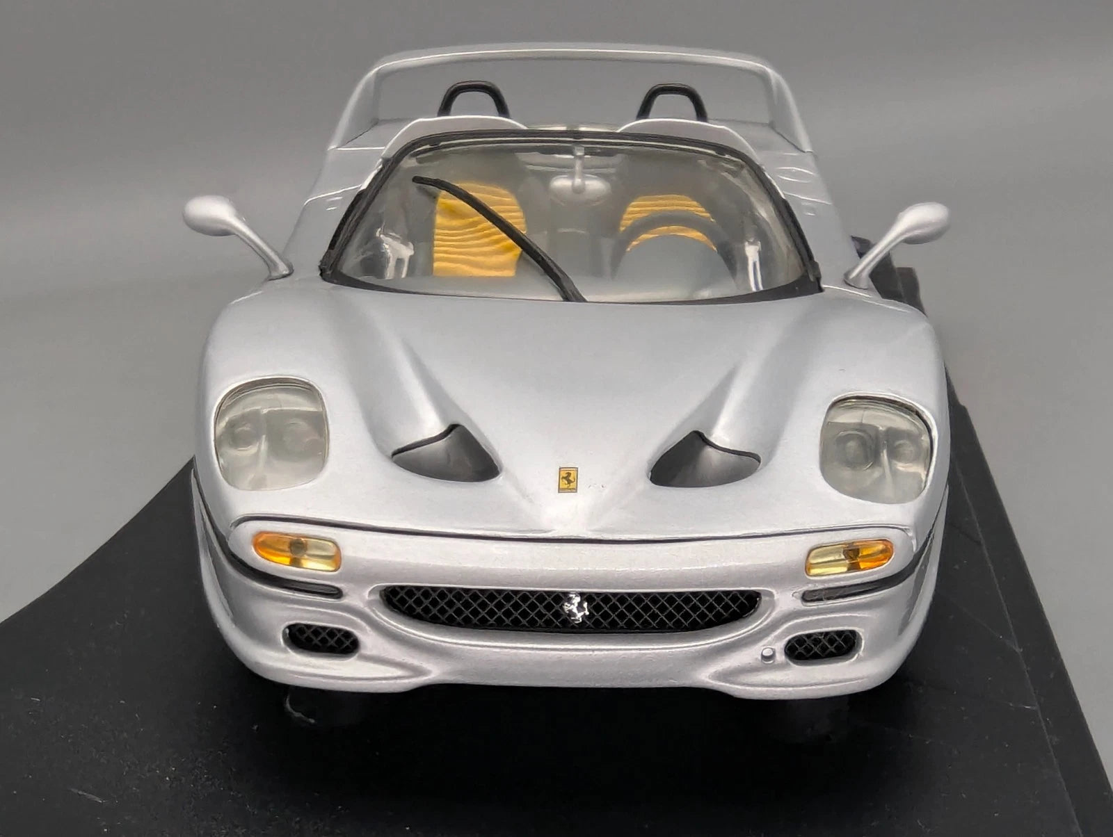 Modellautos 1:18 Hot Wheels Ferrari F50 Spider Silber mit OVP