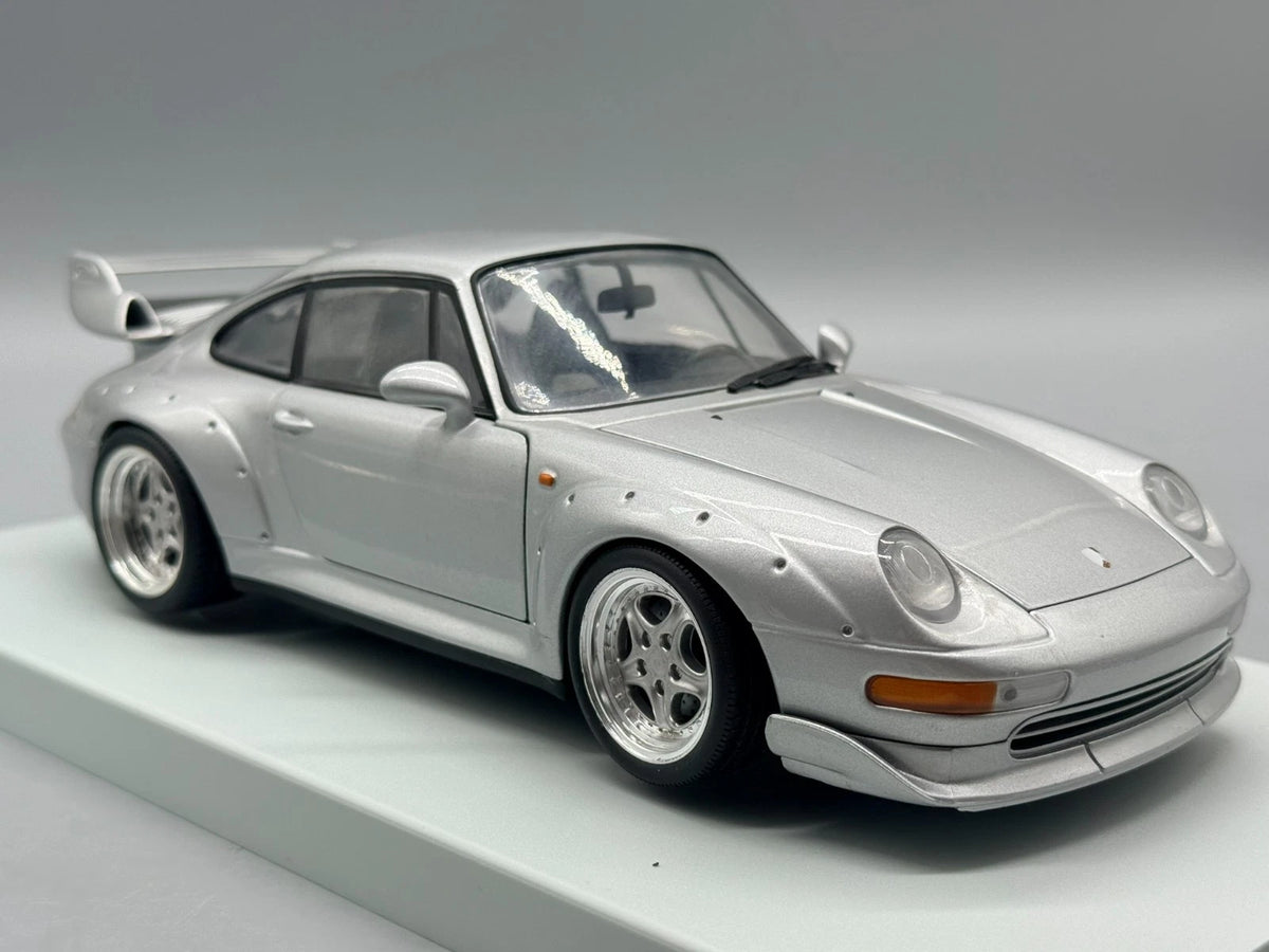 Modellautos 1:18 UT Models Porsche 911 GT2 Silber mit OVP