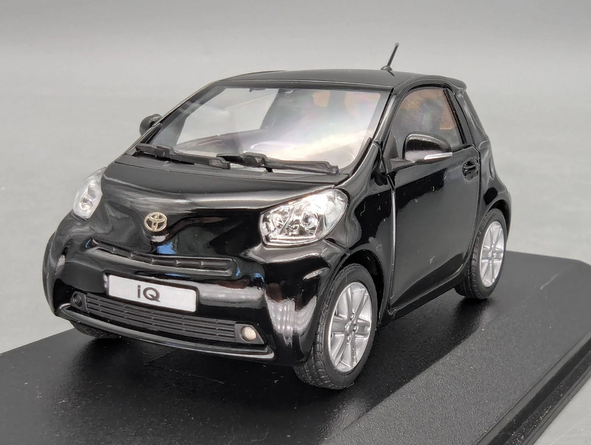 Modellautos 1:43 Minichamps Toyota IQ Schwarz mit OVP