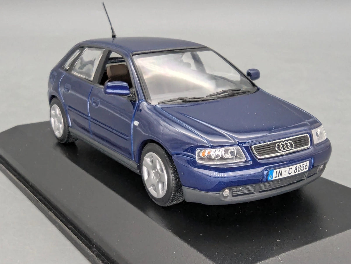 Modellautos 1:43 Minichamps Audi A3 Blau Metallic mit Dealer OVP