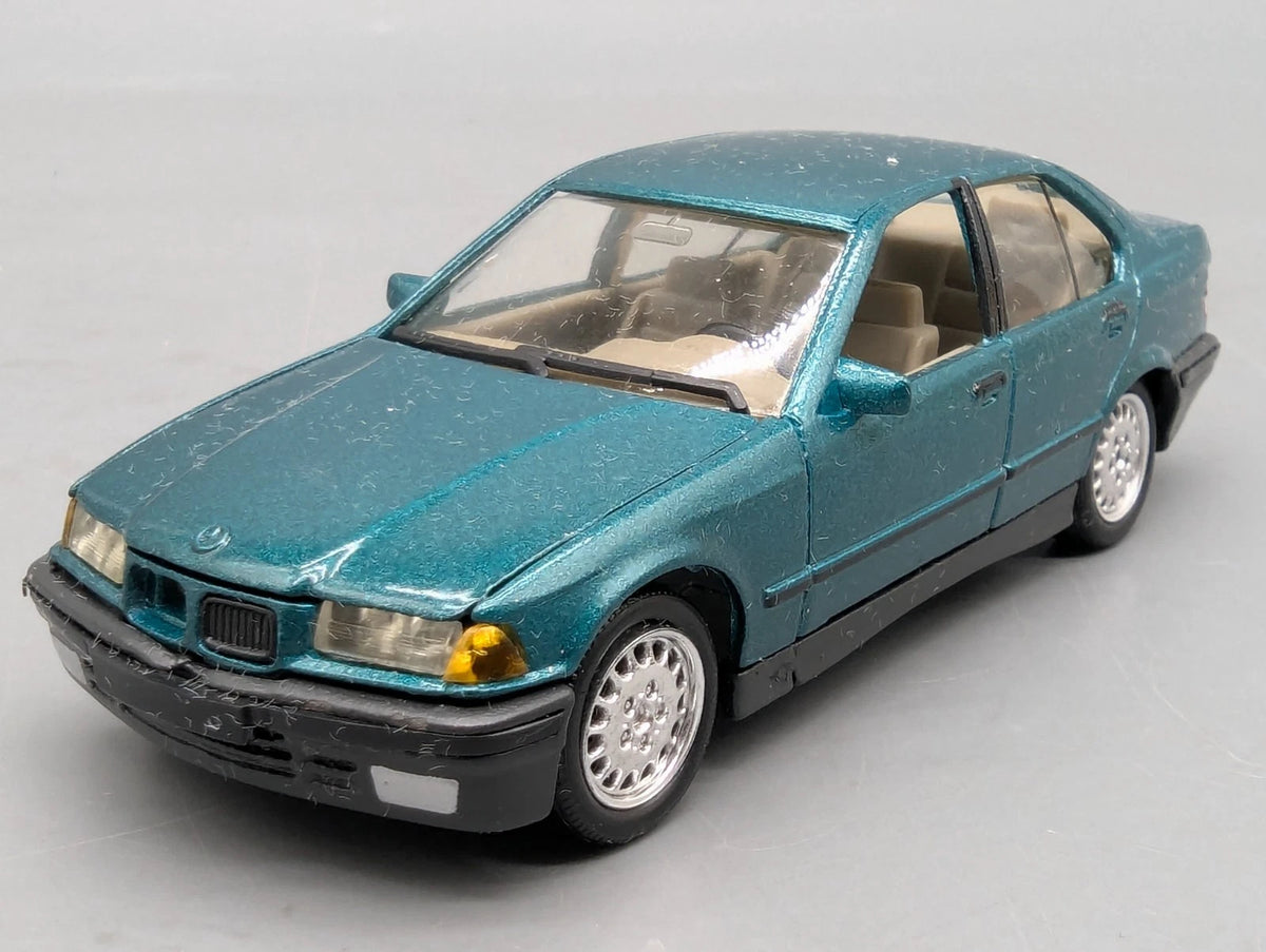 Modellautos 1:43 Solido BMW 325i mit Dealer OVP