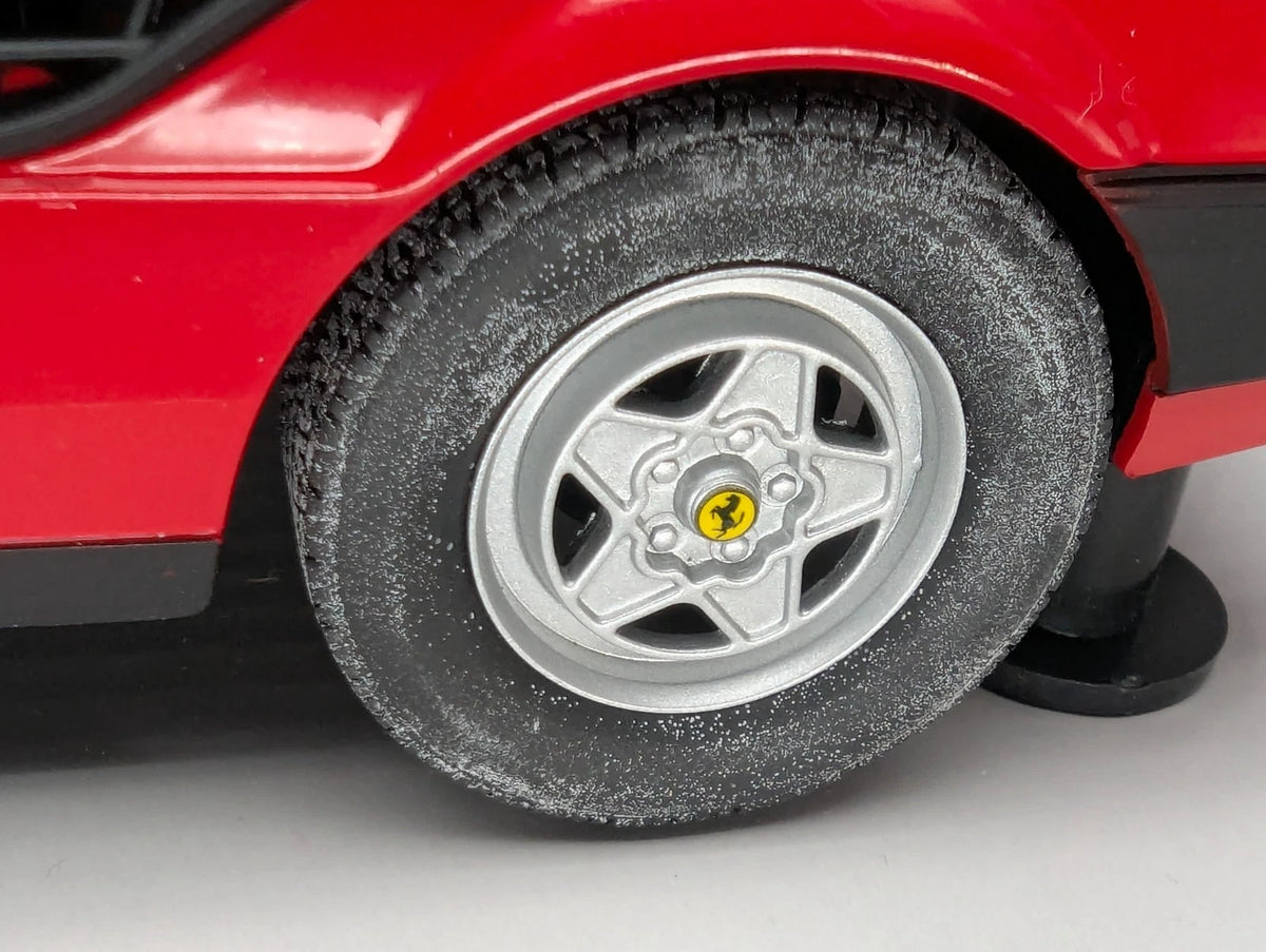 Modellautos 1:18 Hot Wheels Ferrari Mondial 8 Sondermodell 60 Jahre mit OVP