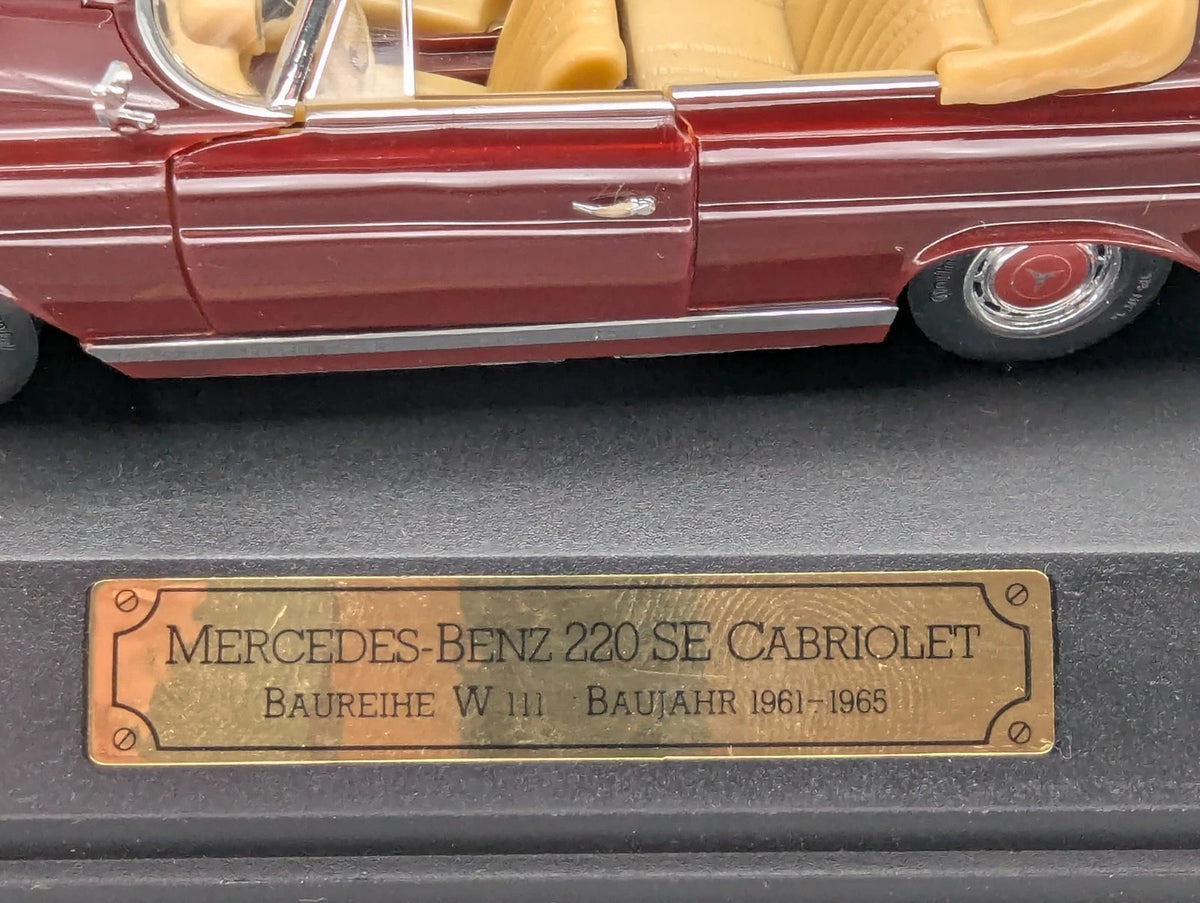 Modellautos 1:43 Faller Memory Cars Mercedes-Benz 220 SE Cabriolet Vitrine