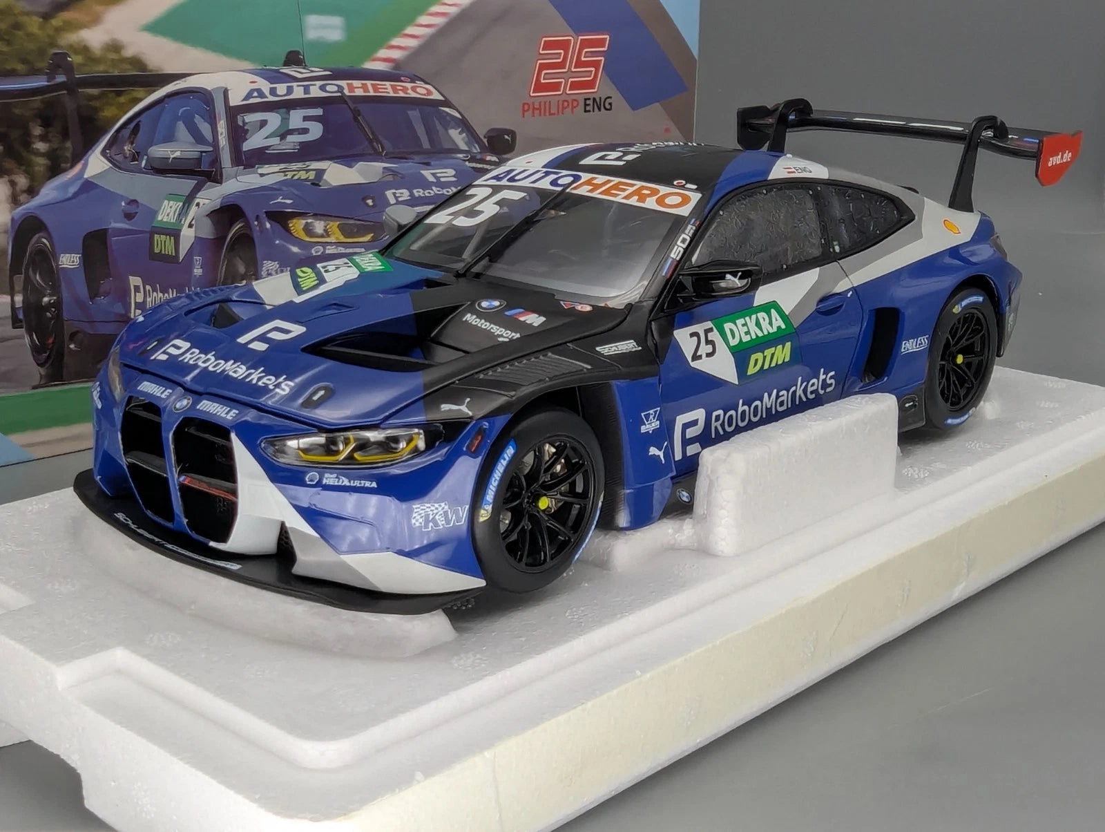 Modellautos 1:18 Minichamps BMW M4 GT3 DTM 2022 Schubert #25 Philipp Eng mit OVP