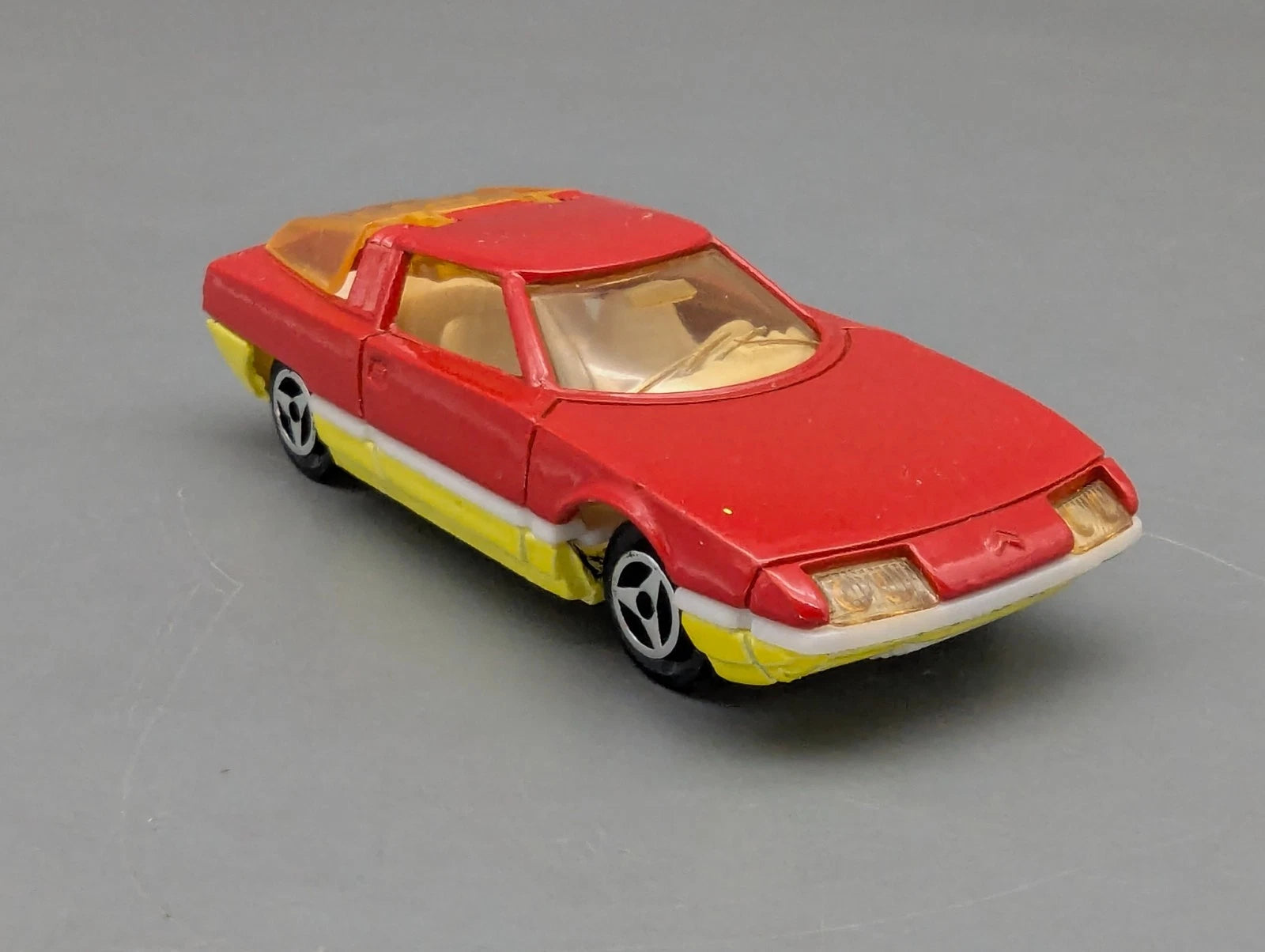 Modellautos 1:55 Majorette 221 Citroen GS Camargue Bertone mit Vitrine