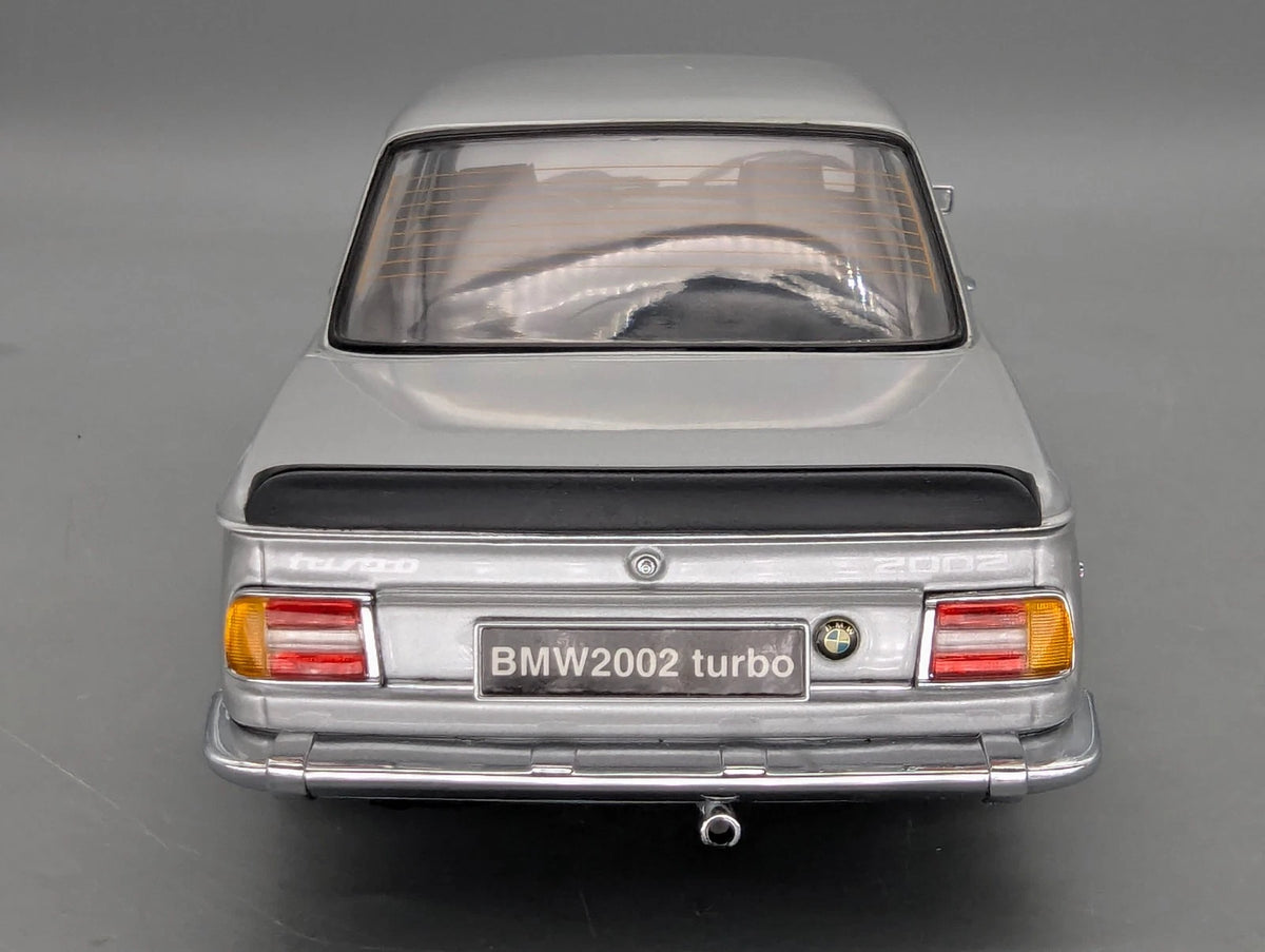 Modellautos 1:18 Kyosho BMW 2002 Turbo Silber mit OVP