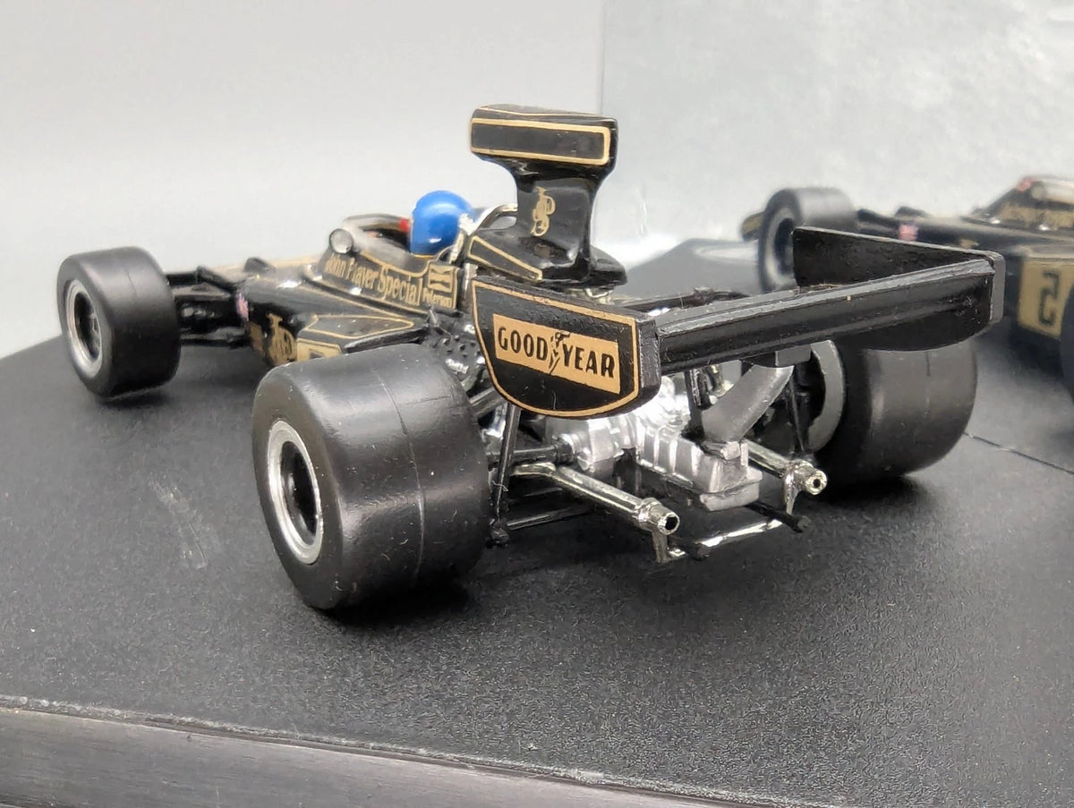 Modellautos 1:43 Quartzo Lotus 72E Schweden GP 1975 #5 R. Peterson mit Vitrine