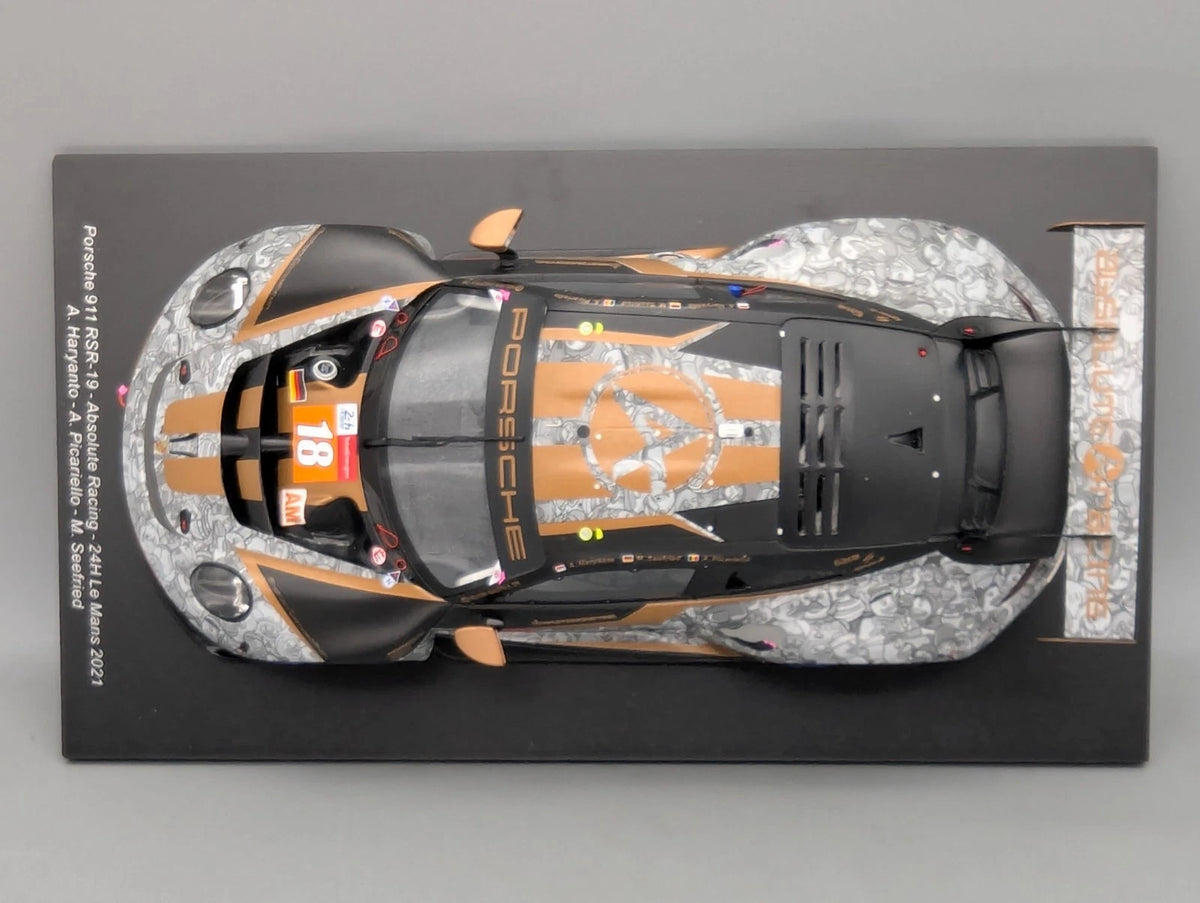 Modellautos 1:18 Spark 18S701 Porsche 911 RSR-19 24h Le Mans 2021 #18 OVP