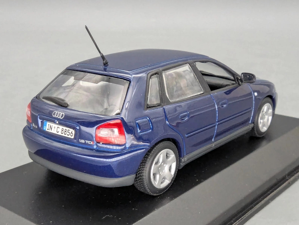 Modellautos 1:43 Minichamps Audi A3 Blau Metallic mit Dealer OVP