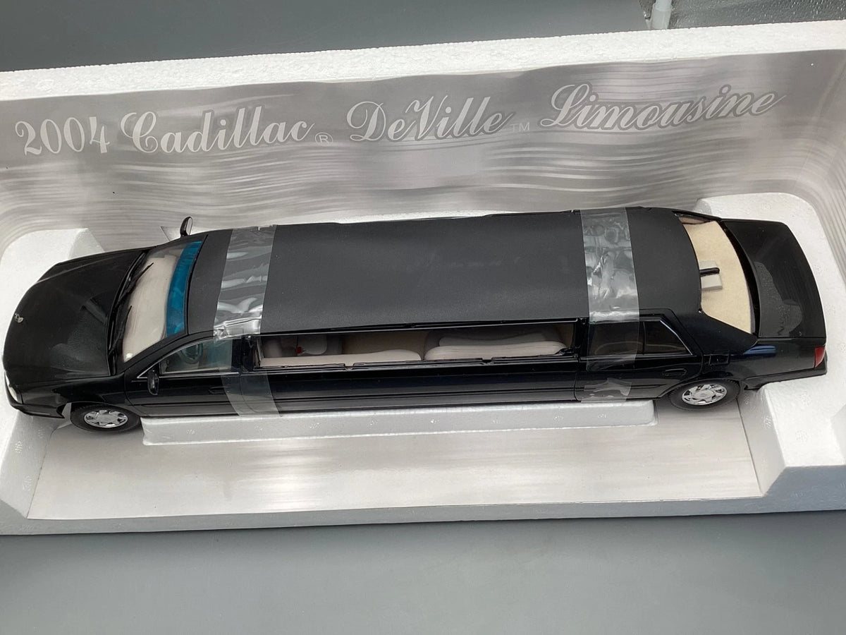 Modellautos 1:18 Sun Star Cadillac De Ville Limousine 2004 Black mit OVP