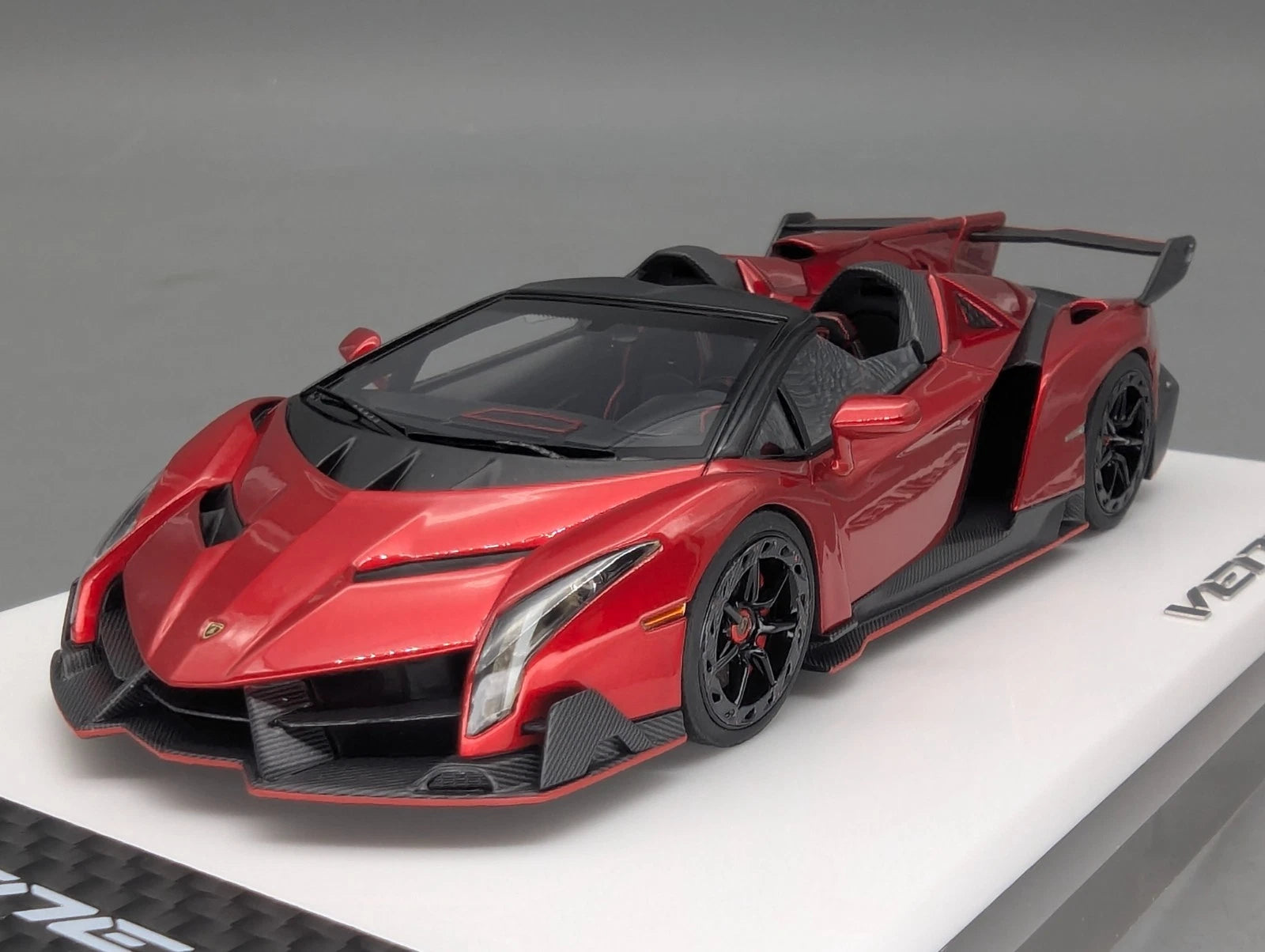 Eidolon Make Up 1:43 Lamborghini Veneno Roadster 2015 Rosso Veneno mit OVP
