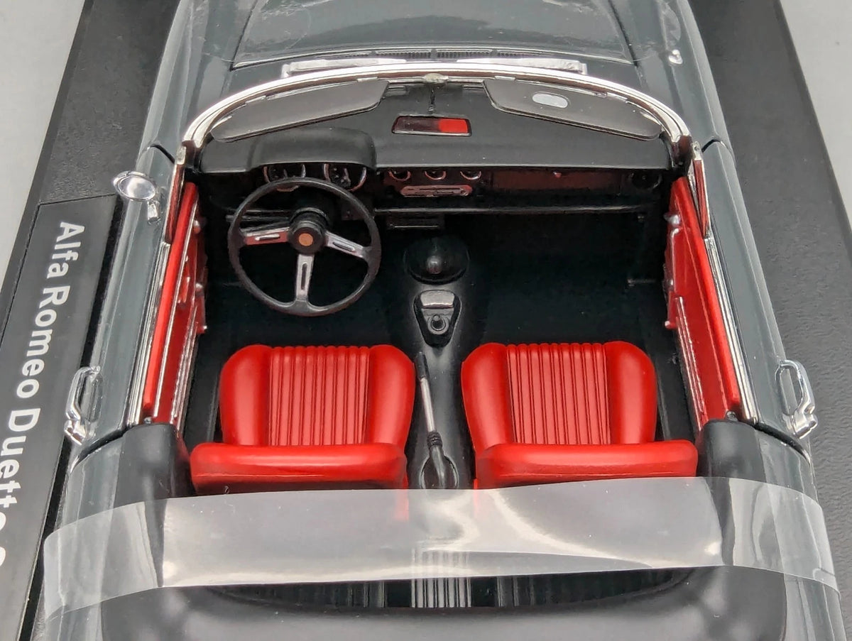 Modellautos 1:18 Touring Modelcars Alfa Romeo Duetto Spider 1966 Grau mit OVP