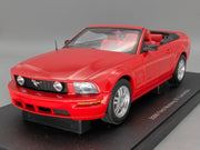 Modellautos 1:18 Autoart 73061 Ford Mustang GT Convertible 2006 Rot mit OVP