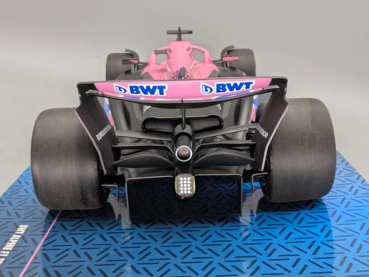Modellautos 1:18 Minichamps BWT Alpine F1 Bahrain 2023 #31 Esteban Ocon mit OVP