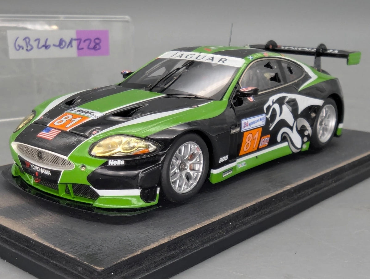 Modellautos 1:43 Spark  S2589 Jaguar XKRS 24h Le Mans 2010 #81 mit Vitrine