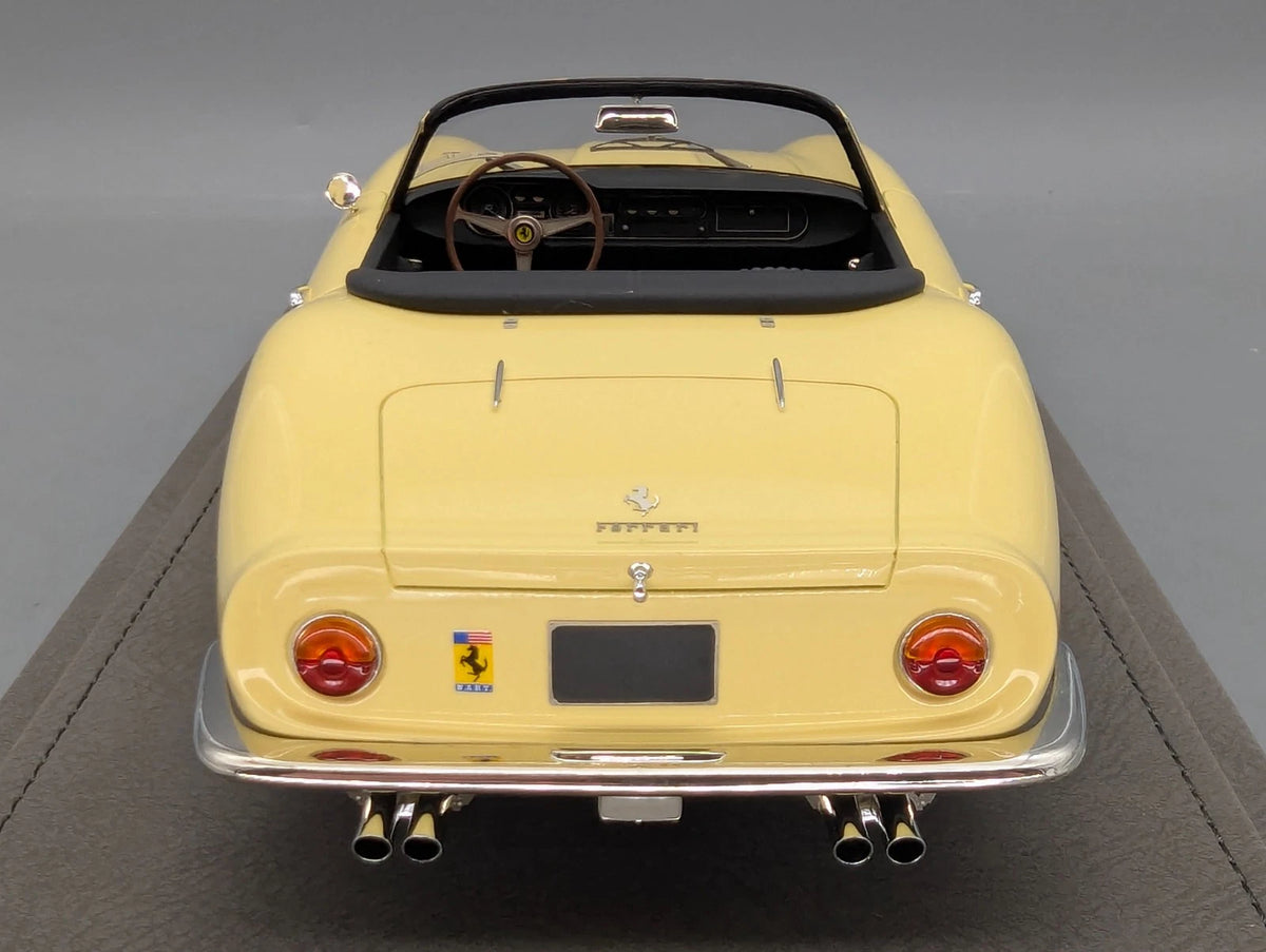 Modellautos 1:18 BBR Ferrari 275 GTS/4 Spider 01/54 Sun Yellow Vitrine und OVP