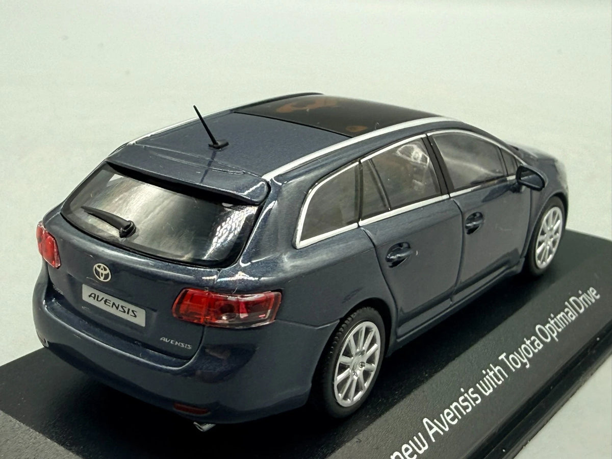Modellautos 1:43 Minichamps Toyota Aventis mit OVP