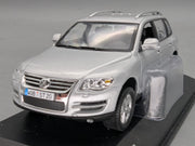 Modellautos 1:43 Minichamps Volkswagen VW Touareg Silber Metallic mit Dealer OVP