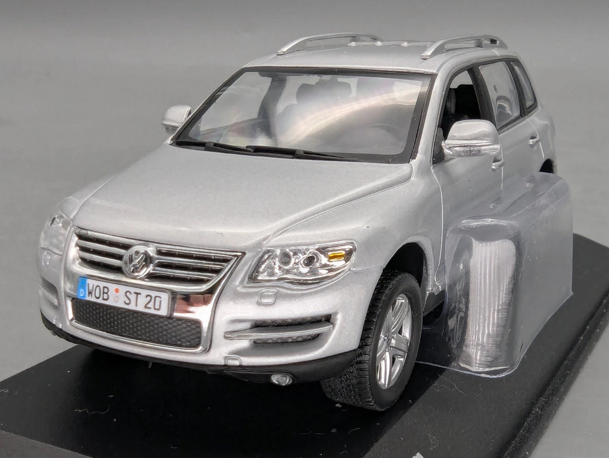 Modellautos 1:43 Minichamps Volkswagen VW Touareg Silber Metallic mit Dealer OVP