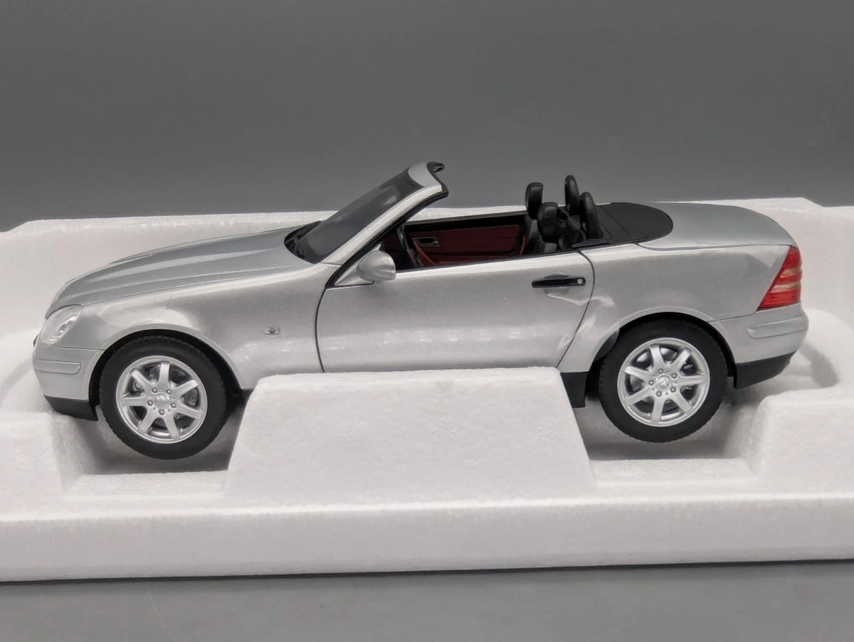 Modellautos 1:18 Norev Mercedes-Benz SLK 1996 Brillant Silver mit OVP