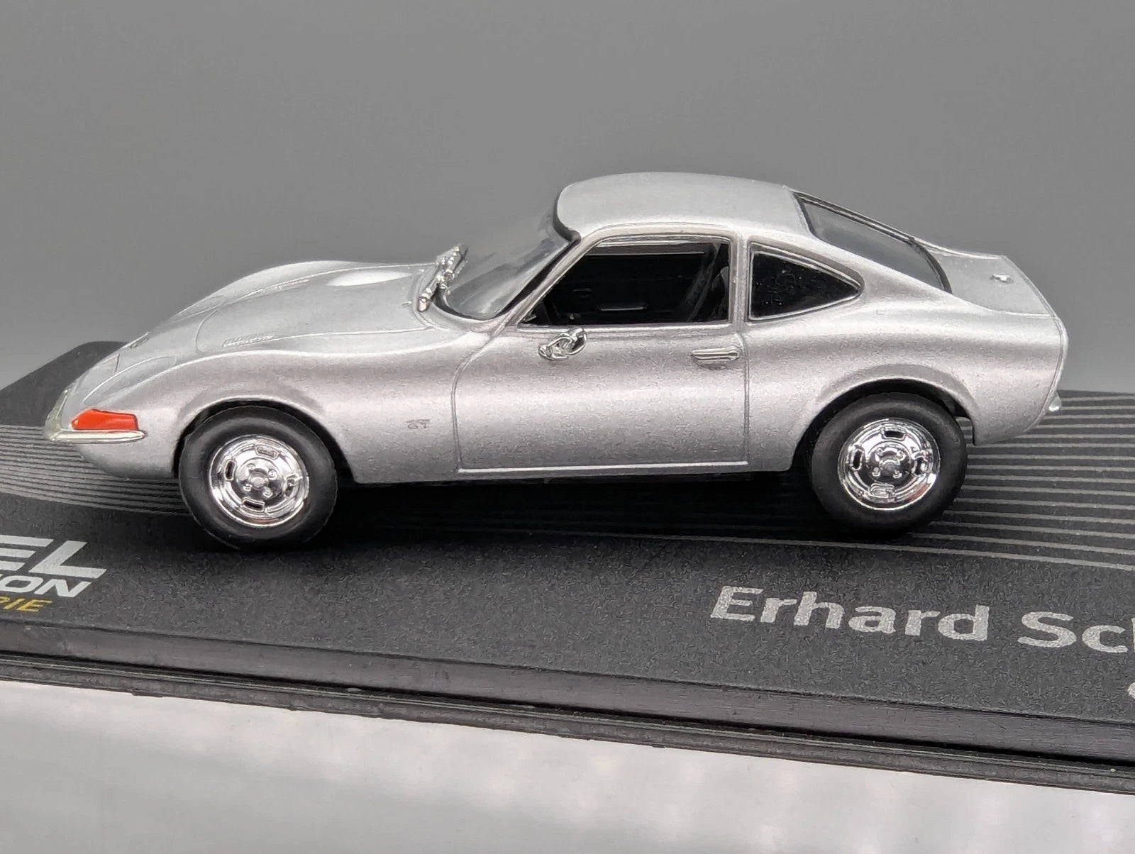 Modellautos 1:43 Ixo für Eaglemoss Opel Collection GT Erhard Schnell Vitrine