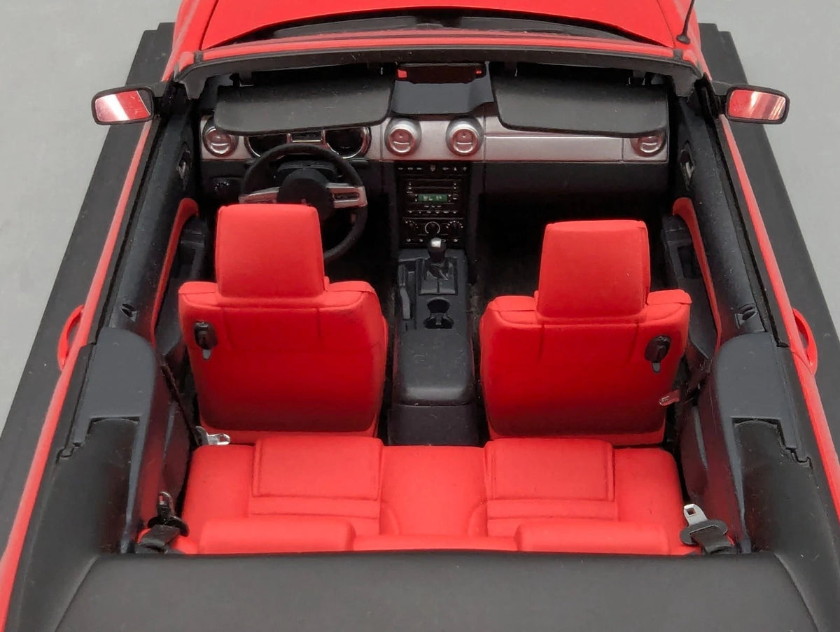Modellautos 1:18 Autoart 73061 Ford Mustang GT Convertible 2006 Rot mit OVP