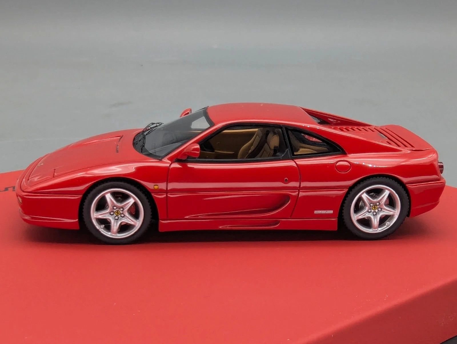 Modellautos 1:43 BBR Ferrari F355 Berlinetta 1994 Rosso Corsa 322 01/05 mit OVP