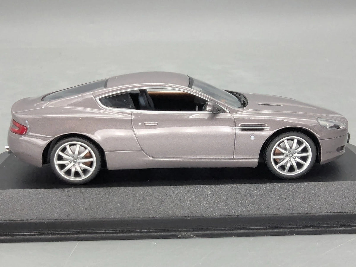 Modellautos 1:43 Minichamps Aston Martin DB9 2003 Oyster Silber mit OVP