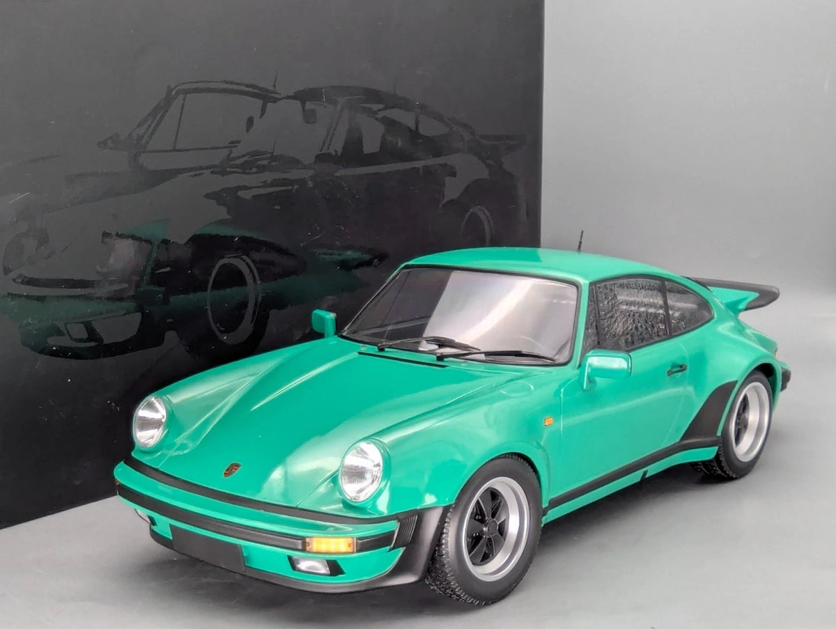Modellautos 1:12 Minichamps Porsche 911 Turbo 1977 Grün mit OVP