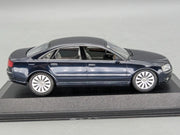 Modellautos 1:43 Minichamps Audi A8 Nachtblau mit Dealer OVP