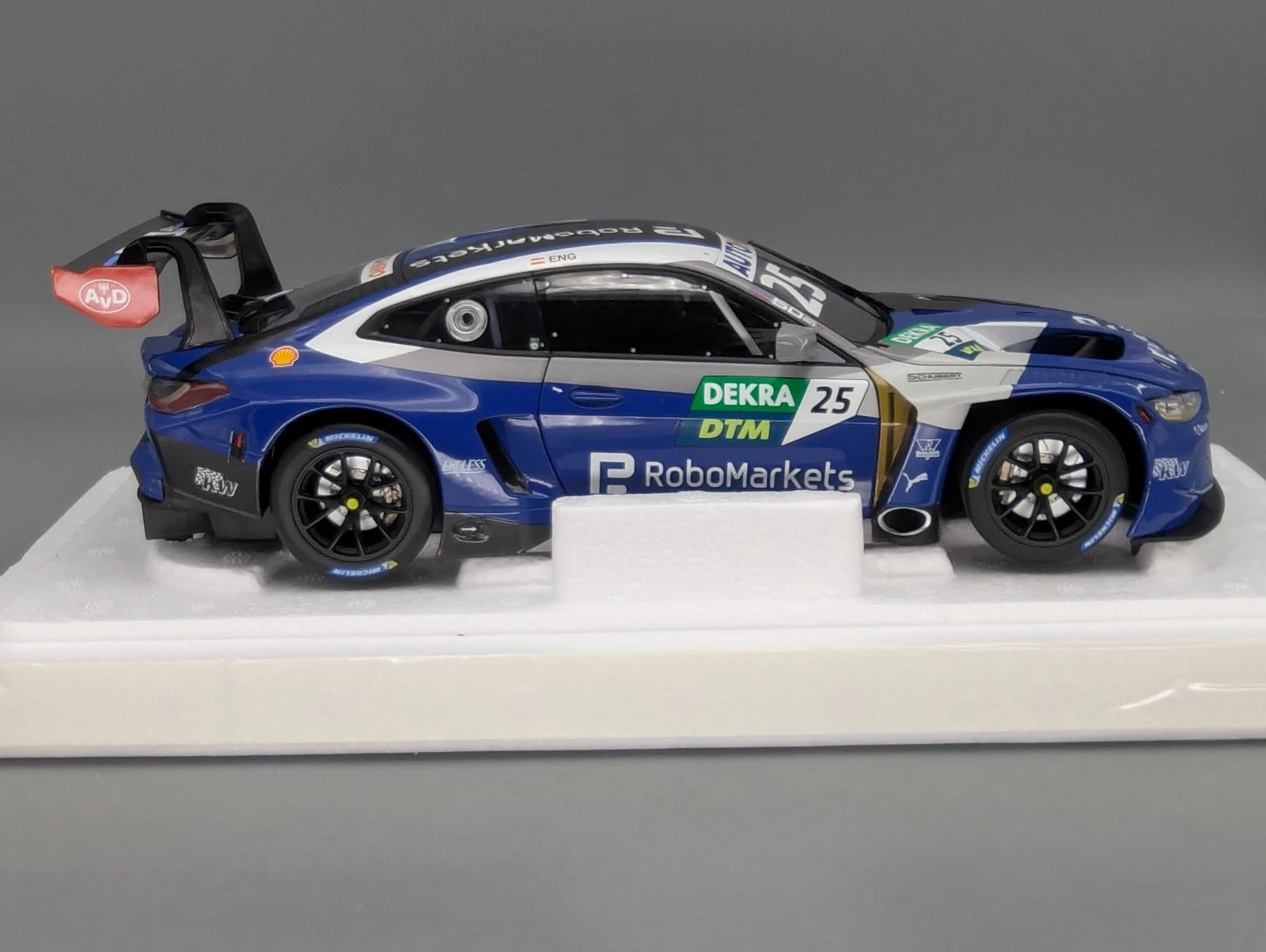 Modellautos 1:18 Minichamps BMW M4 GT3 DTM 2022 Schubert #25 Philipp Eng mit OVP
