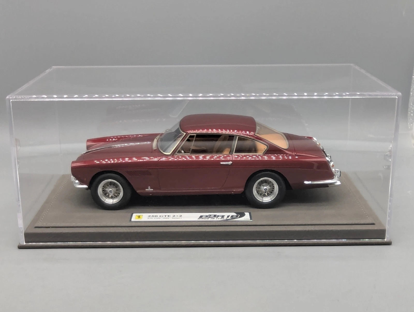 Modellautos 1:18 BBR Ferrari 250 GTE 2+2 1960 Ltd 01/63 Lederplatte Vitrine OVP