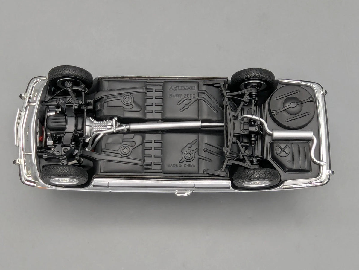 Modellautos 1:18 Kyosho BMW 2002 tii Silber mit OVP