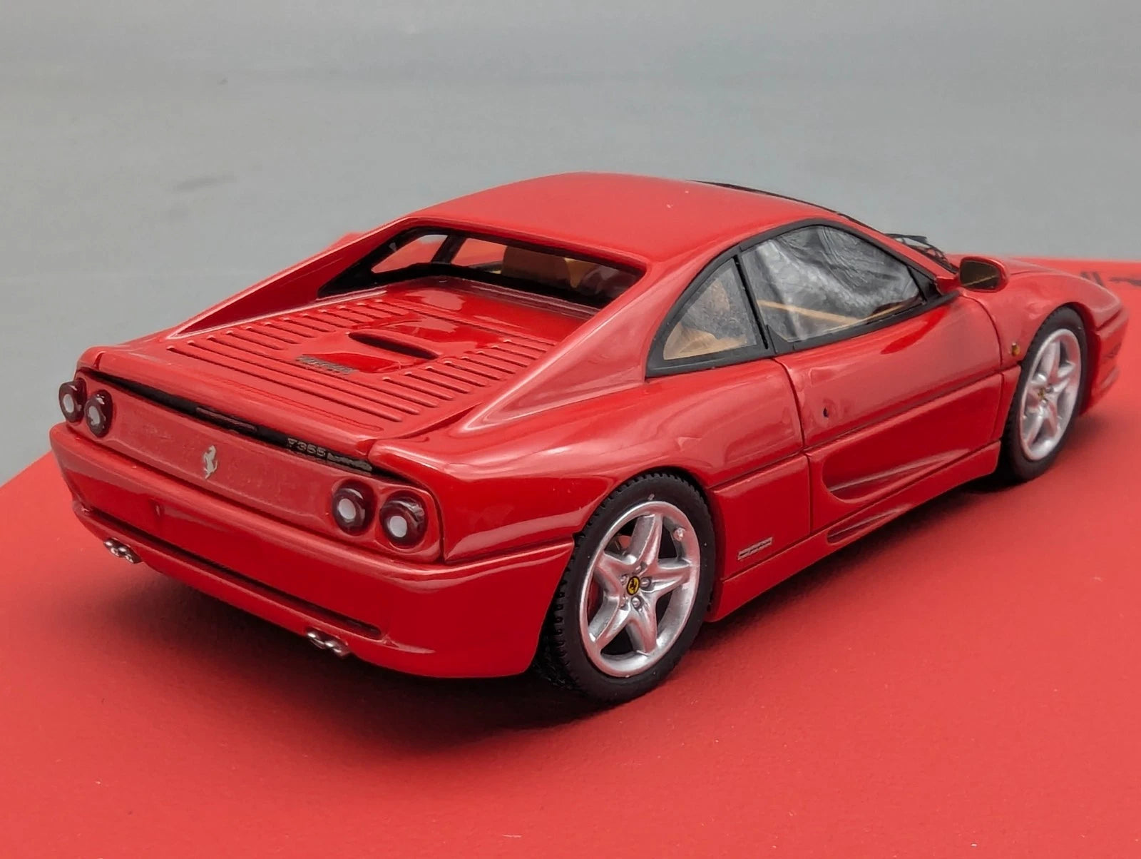 Modellautos 1:43 BBR Ferrari F355 Berlinetta 1994 Rosso Corsa 322 01/05 mit OVP