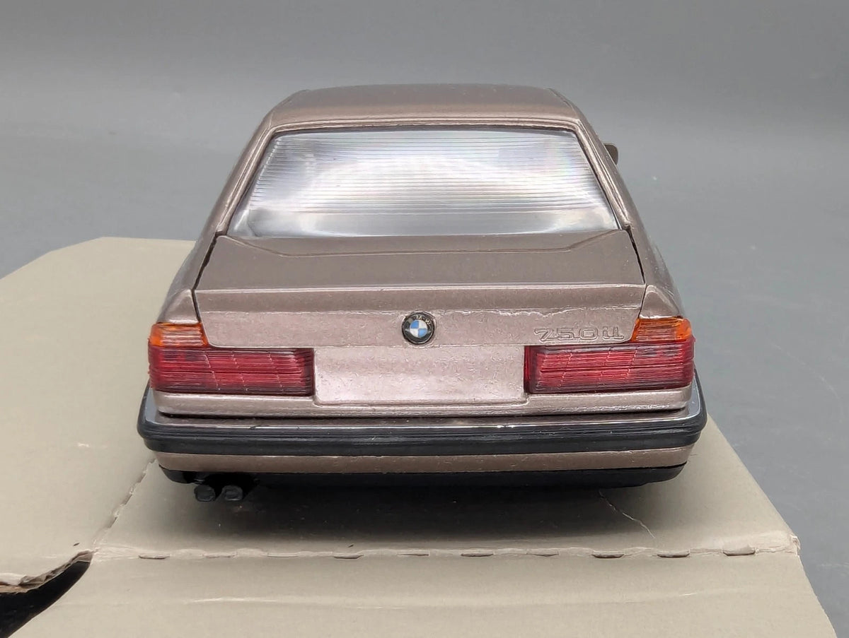 Modellautos 1:24 Schabak 1620 BMW 750iL Hellbraun Metallic mit OVP