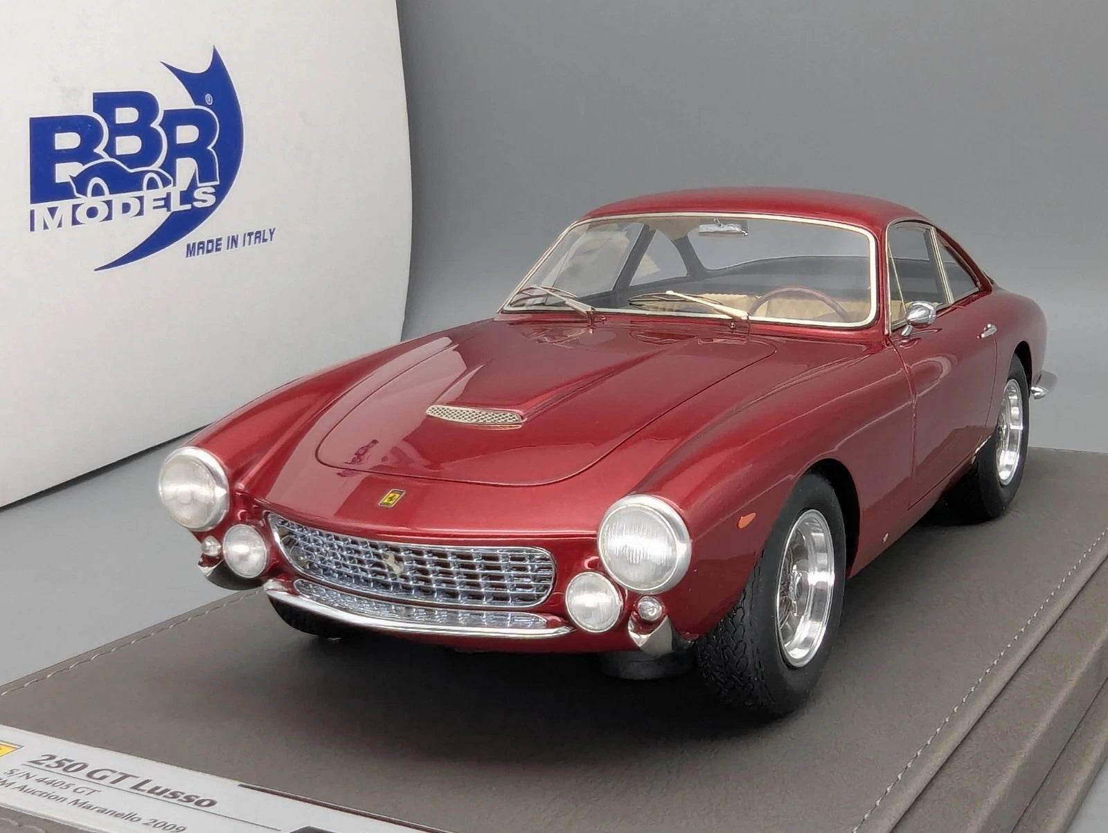Modellautos 1:18 BBR Ferrari 250 GT Lusso S/N 4405 GT Auction 2009 Ltd 01/18 OVP