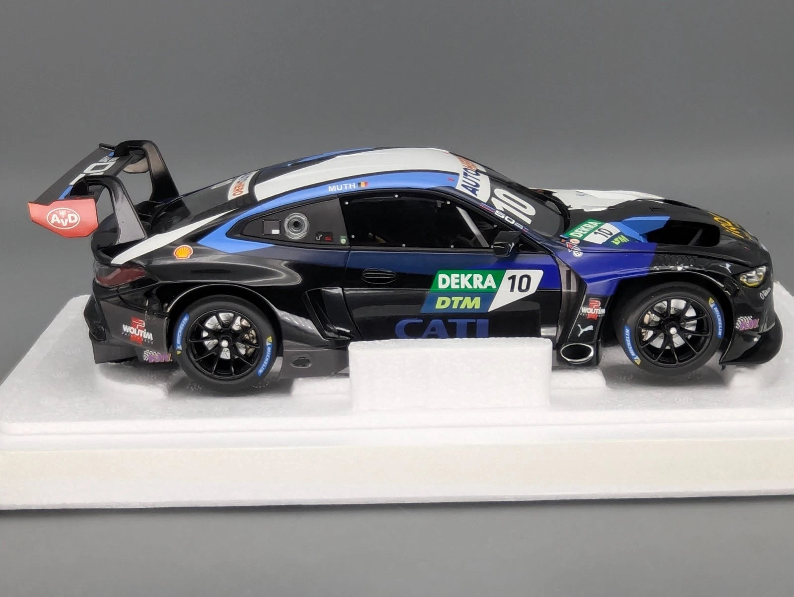 Modellautos 1:18 Minichamps BMW M4 GT3 DTM 2022 Walkenhorst #10 E. Muth mit OVP