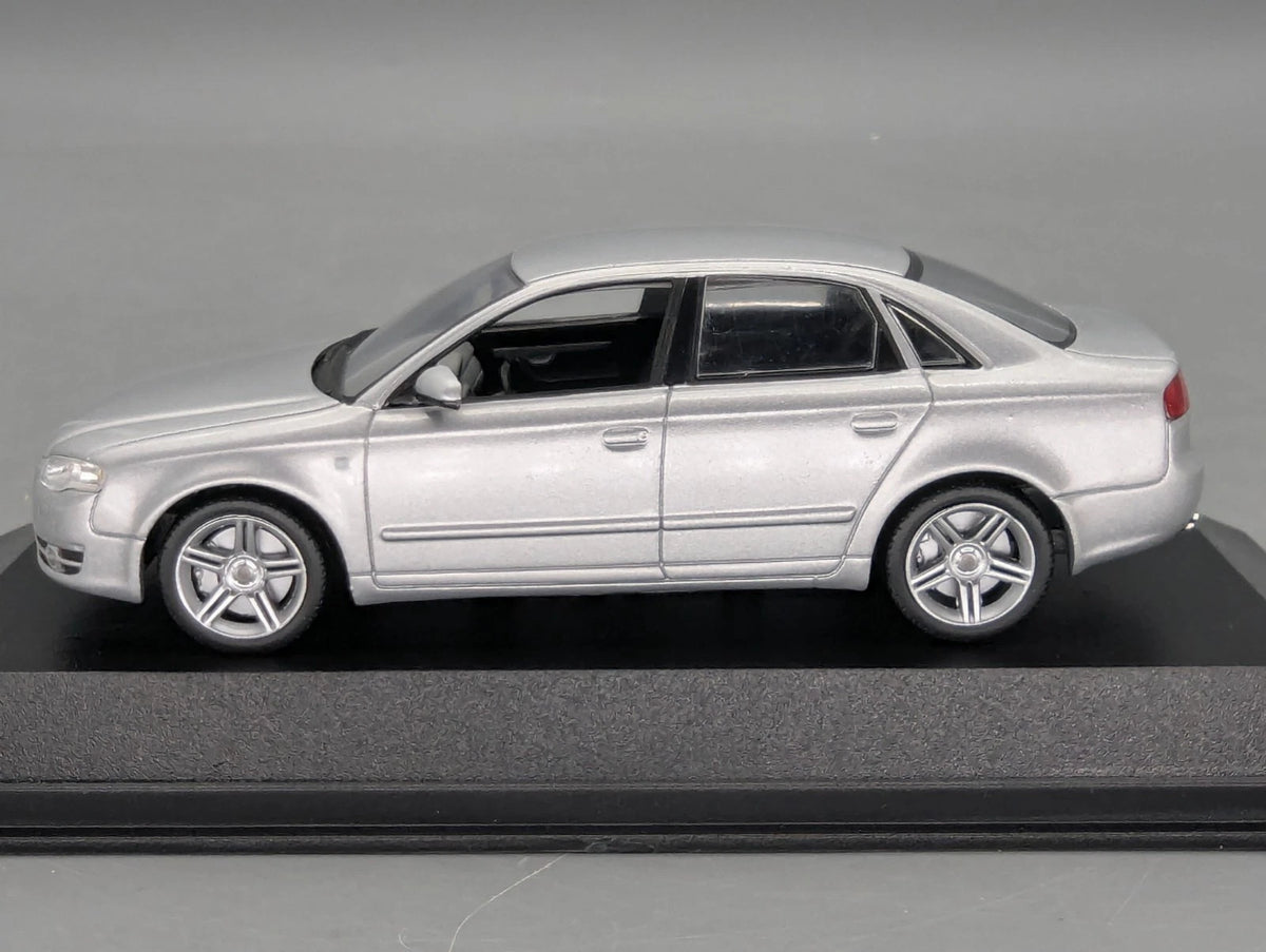 Modellautos 1:43 Minichamps Audi A4 B7 Avus Silber Metallic mit Dealer OVP