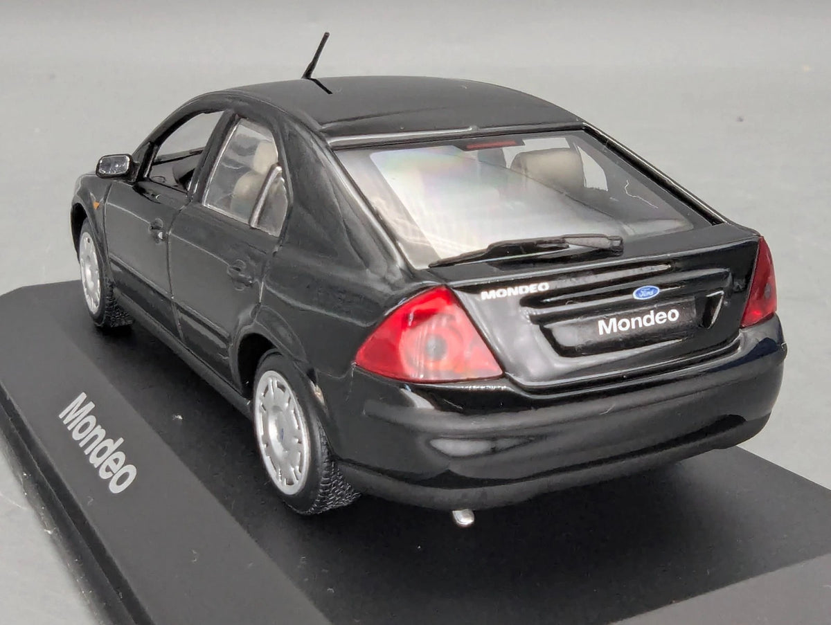 Modellautos 1:43 Minichamps Ford Mondeo Schwarz mit Dealer OVP