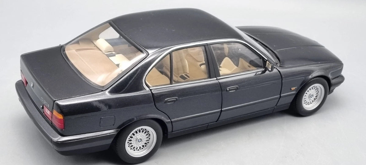 Modellautos 1:18 Minichamps 100 024000 BMW 535i 1988 black OVP
