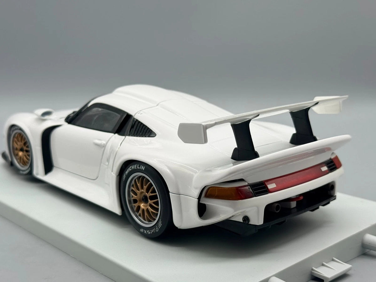 Modellautos 1:18 UT Models Porsche 911 GT1 mit OVP