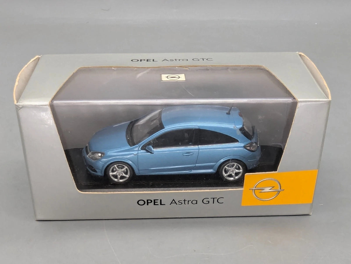 Modellautos 1:43 Minichamps Opel Astra GTC Blau Metallic mit Dealer OVP