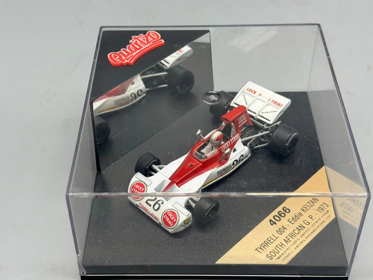 Modellautos 1:43 Quartzo Tyrrell 004 Eddie Keizan GP 1973 #26 + Vitrine