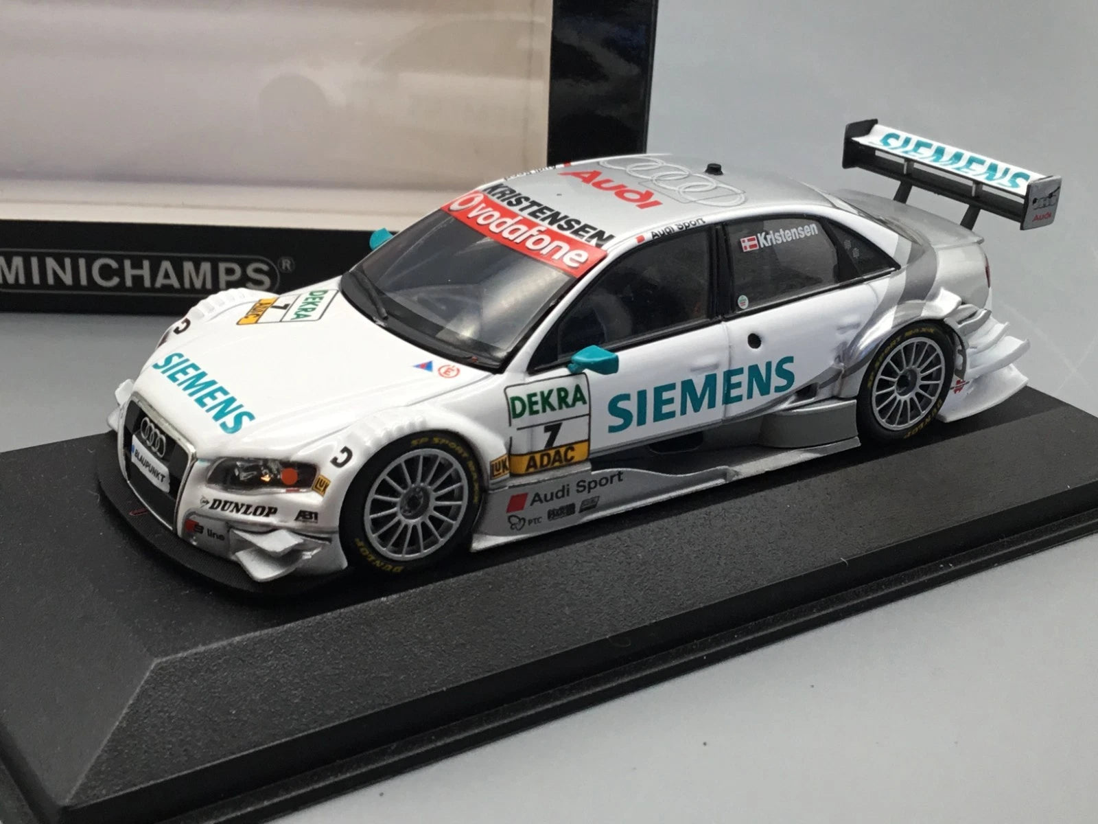 Modellautos 1:43 Minichamps Audi A4 DTM 2007 Kristensen #7 in OVP