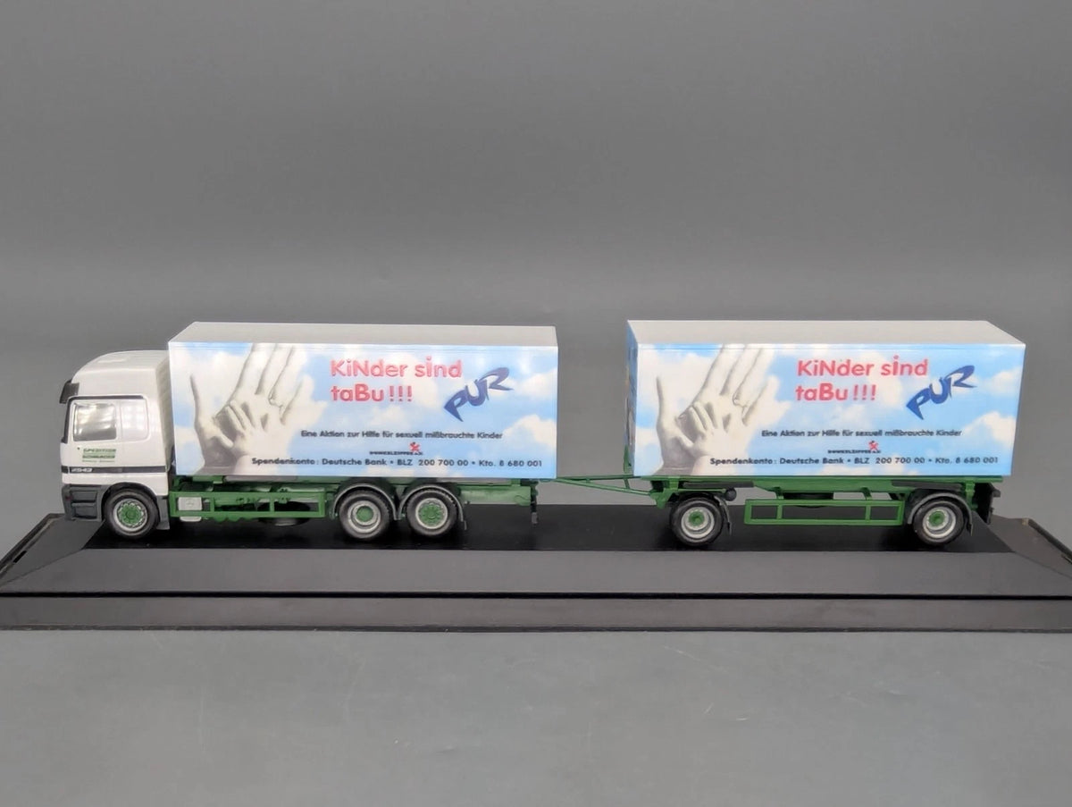 Lkw Modell 1:87 Herpa Mercedes Benz Actros 2543 Spedition Schrader mit Vitrine