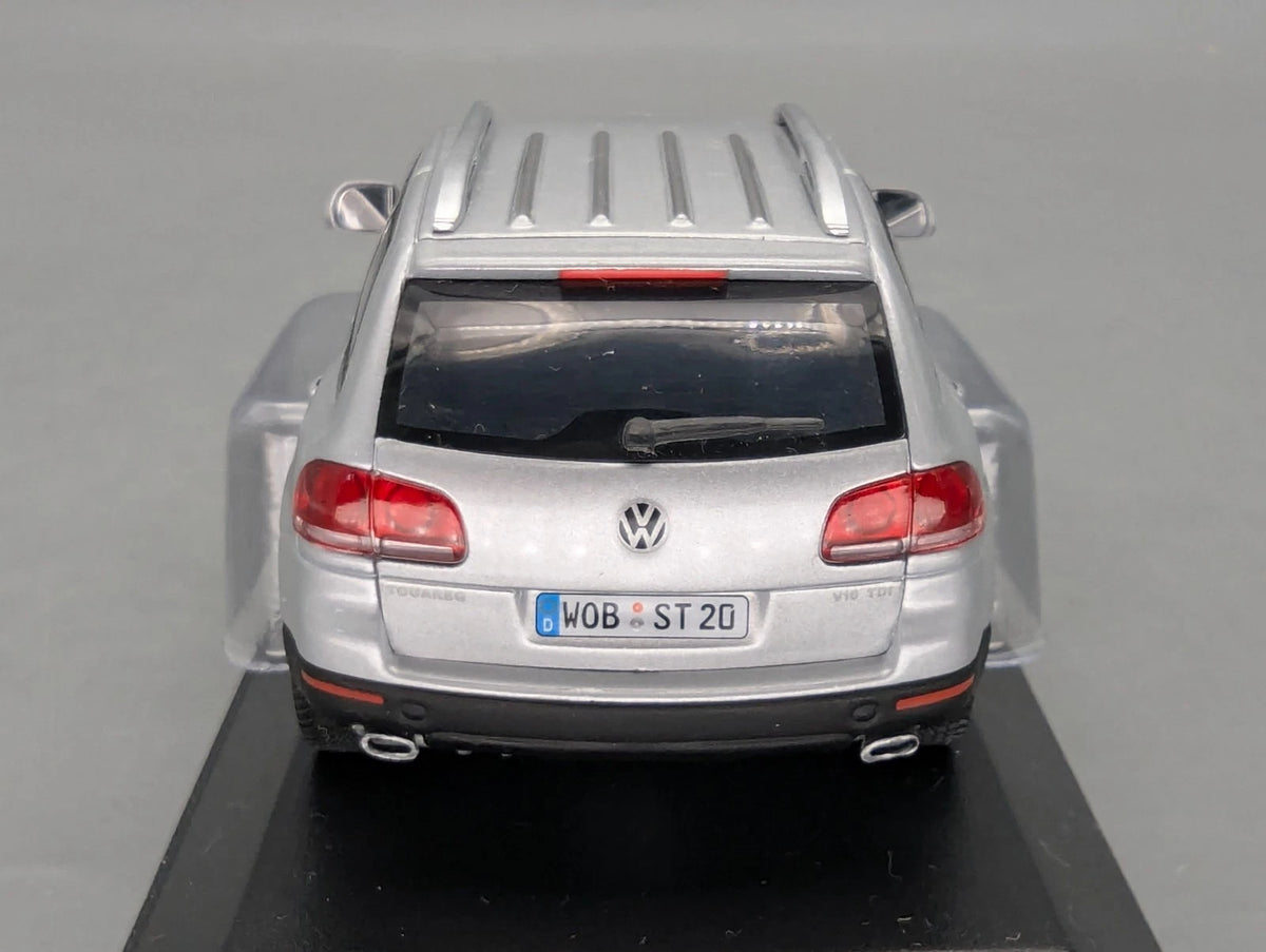 Modellautos 1:43 Minichamps Volkswagen VW Touareg Silber Metallic mit Dealer OVP