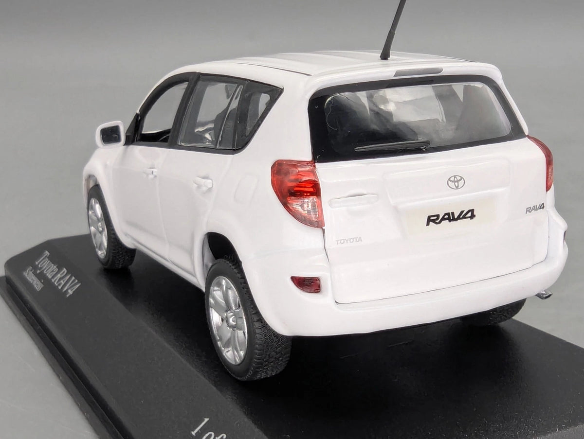 Modellautos 1:43 Minichamps Toyota RAV4 2006 White Schneeweiß mit OVP